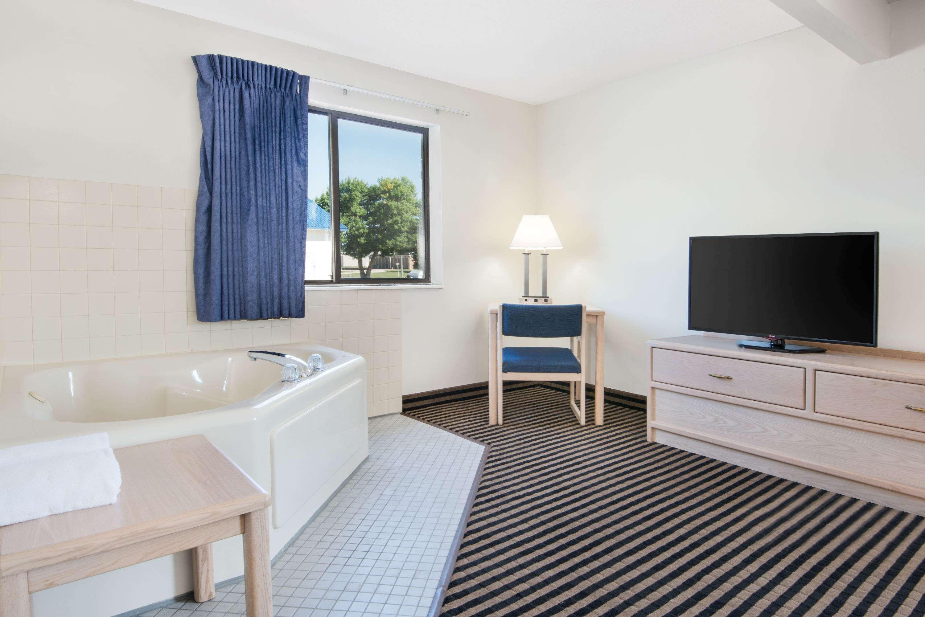 Super 8 By Wyndham Humboldt Ξενοδοχείο Εξωτερικό φωτογραφία