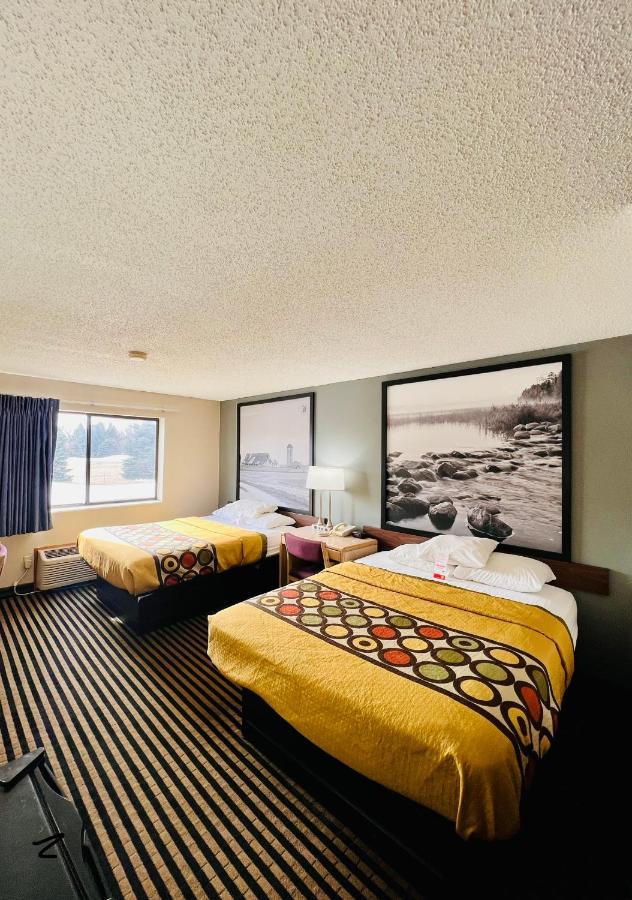 Super 8 By Wyndham Humboldt Ξενοδοχείο Εξωτερικό φωτογραφία