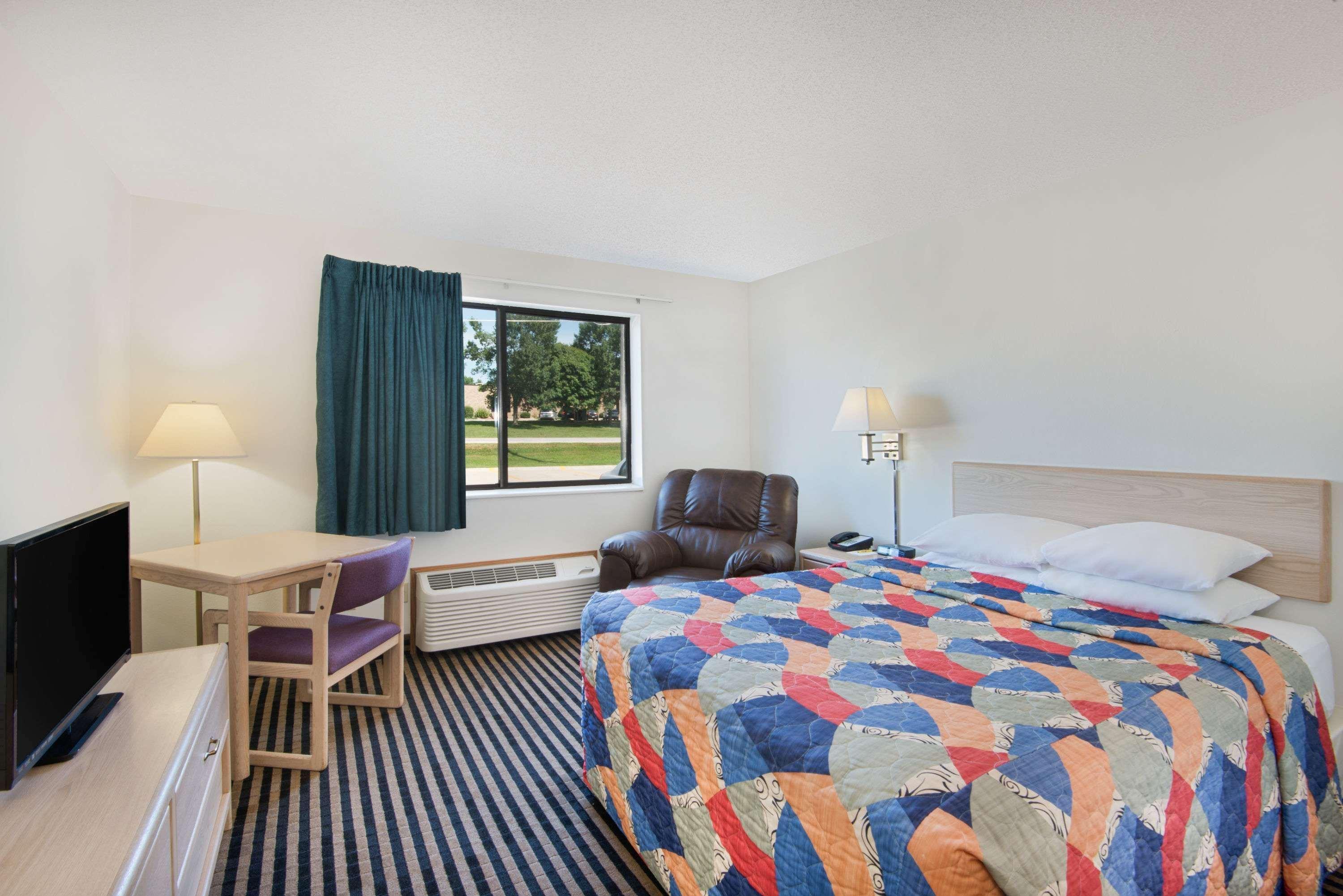 Super 8 By Wyndham Humboldt Ξενοδοχείο Εξωτερικό φωτογραφία