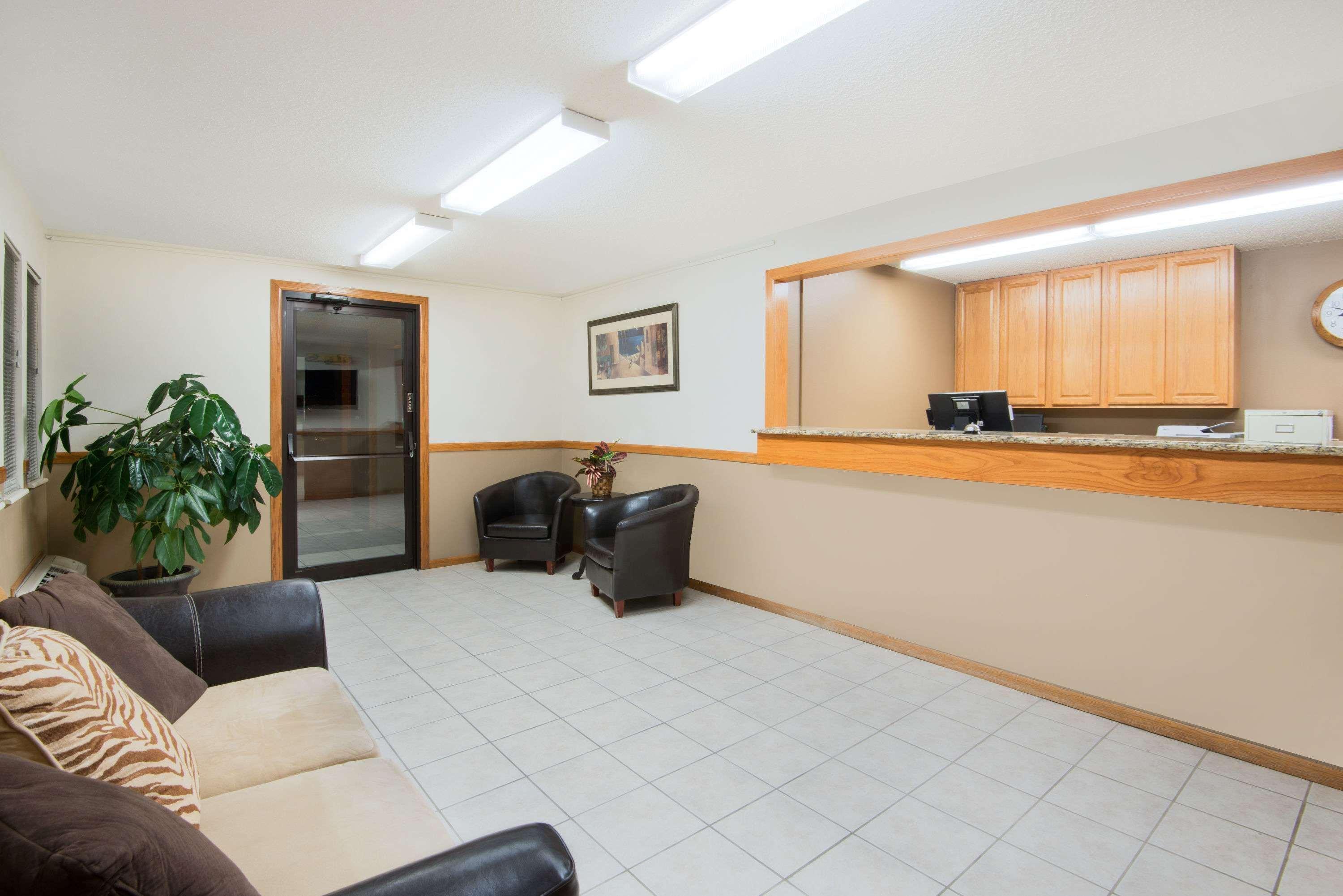 Super 8 By Wyndham Humboldt Ξενοδοχείο Εξωτερικό φωτογραφία