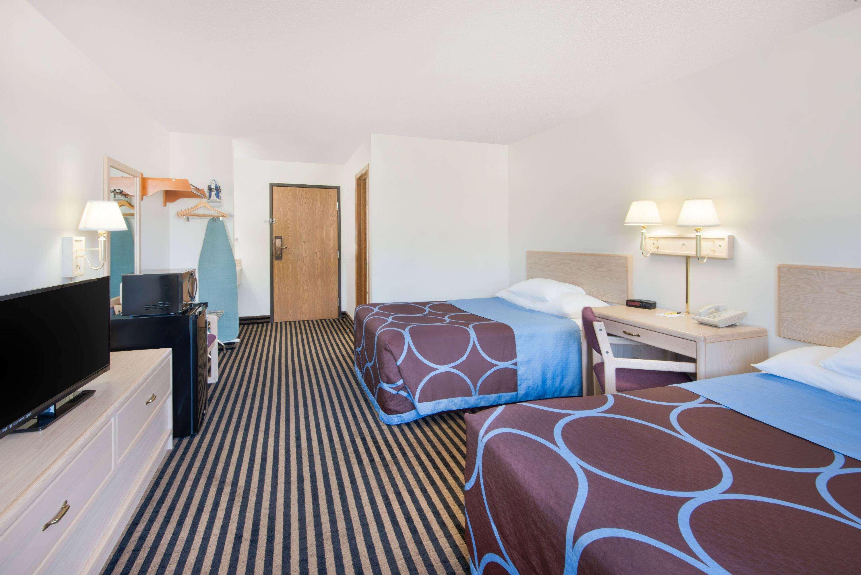 Super 8 By Wyndham Humboldt Ξενοδοχείο Εξωτερικό φωτογραφία